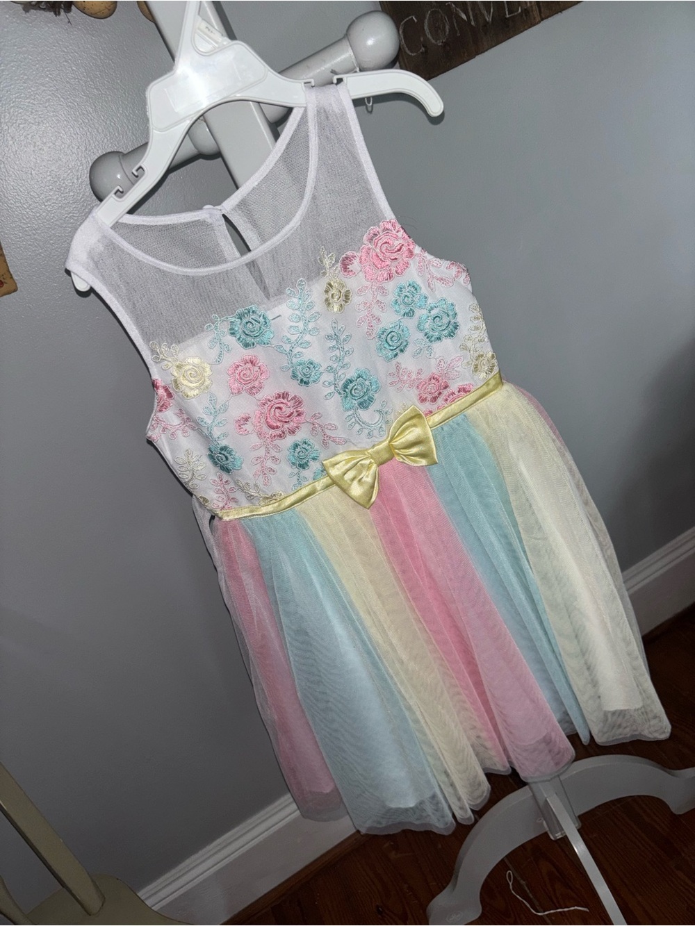 Jona Michelle  Sz 6. NWOT White Sheer Overlay Dress